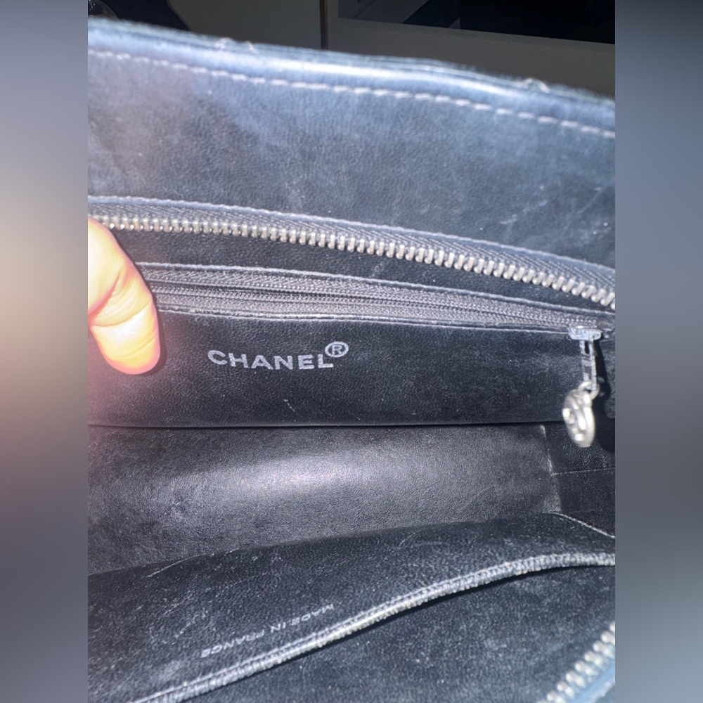 Chanel quilted Medallion tote - Picture 7 of 14